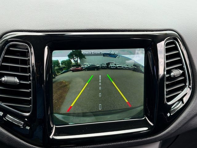 Used 2017 Jeep Compass Limited w/ Navigation Group AWD/4WD image 19