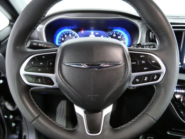 Used 2025 Chrysler Pacifica Select image 20