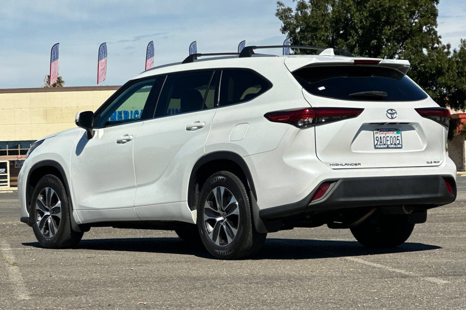 Used 2022 Toyota Highlander XLE AWD/4WD image 5