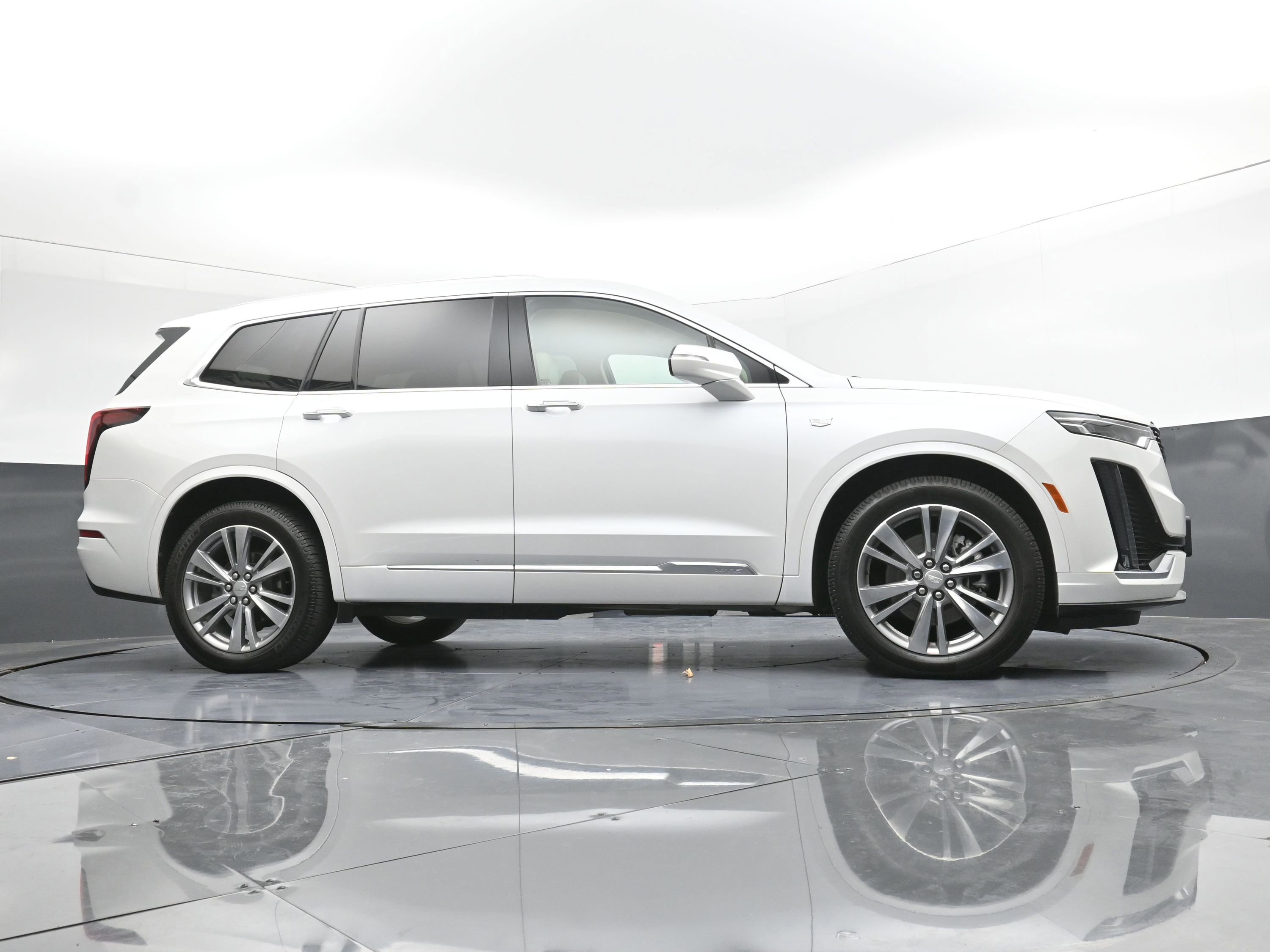 Used 2023 Cadillac XT6 Premium Luxury image 17