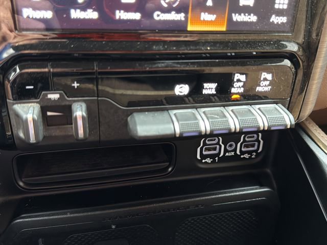 Used 2024 RAM 3500 Limited w/ Towing Technology Group image 33