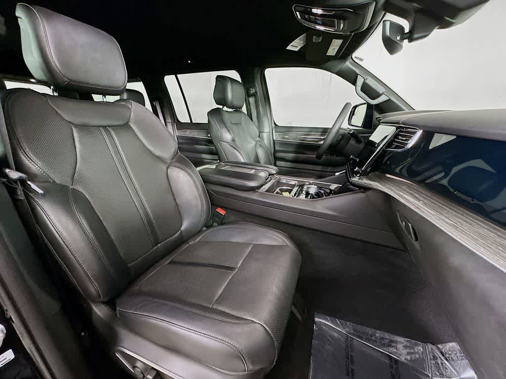 Used 2022 Jeep Wagoneer Series III w/ Flexible Seating Group AWD/4WD image 15