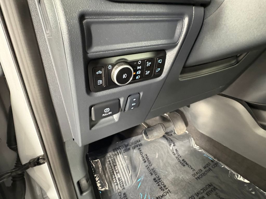 Certified 2025 Ford F150 Platinum w/ Equipment Group 702A High AWD/4WD image 13