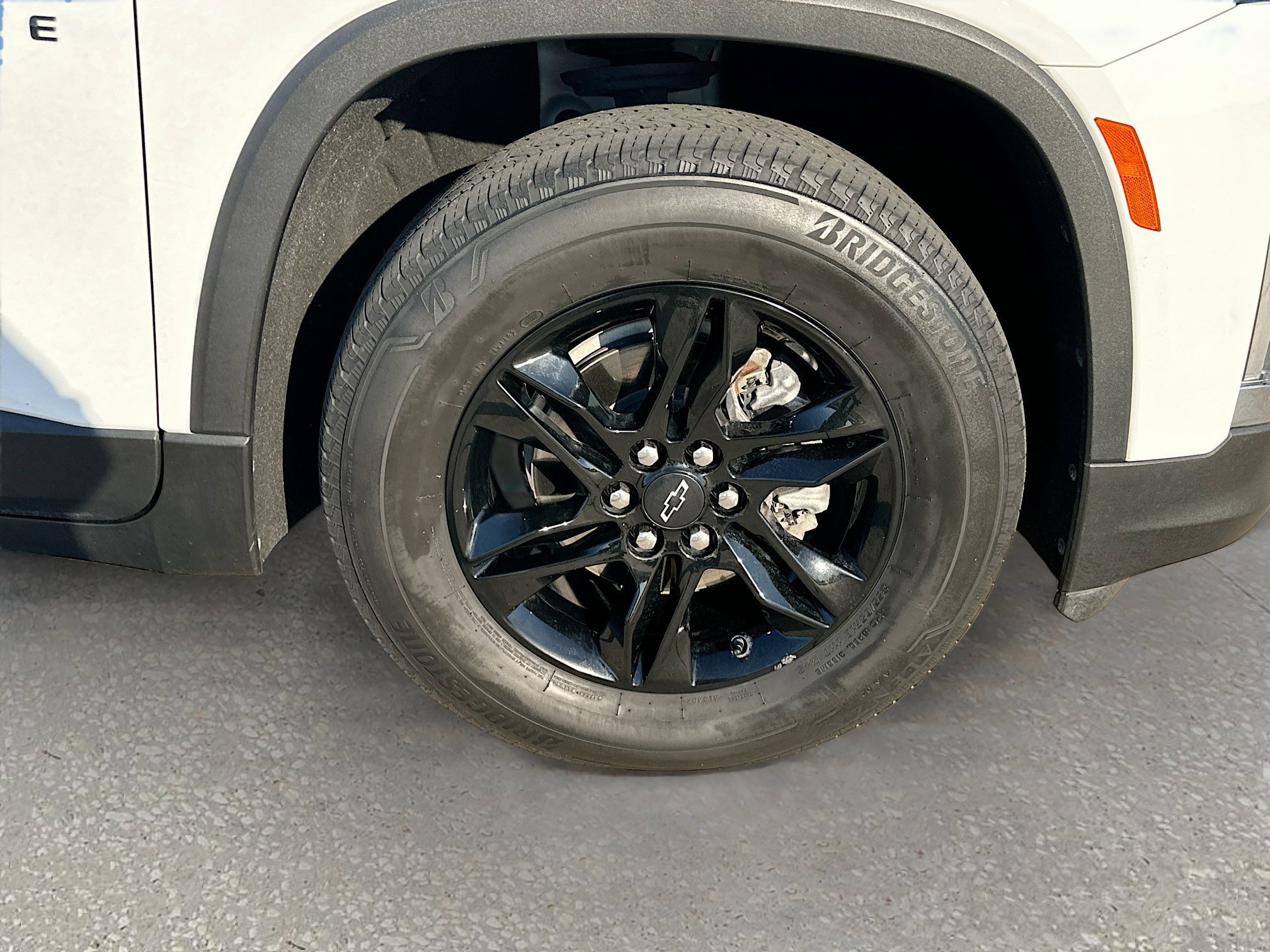 Used 2023 Chevrolet Traverse LS w/ Midnight/Sport Edition image 29