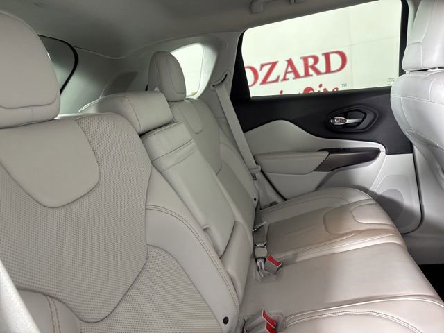 Used 2019 Jeep Cherokee Limited image 18