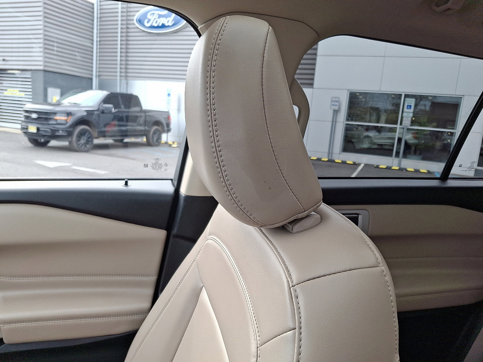 Certified 2021 Ford Explorer XLT w/ Equipment Group 202A image 17