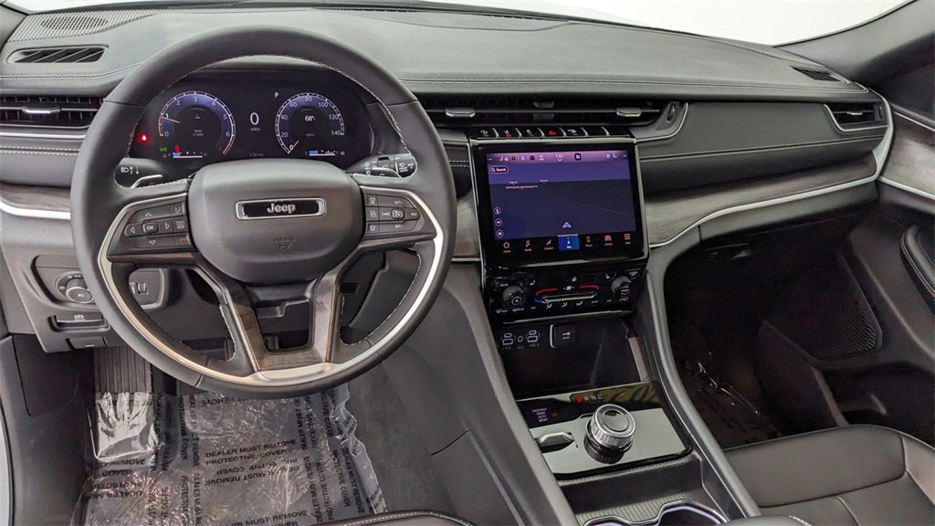 Used 2025 Jeep Grand Cherokee L Limited image 3