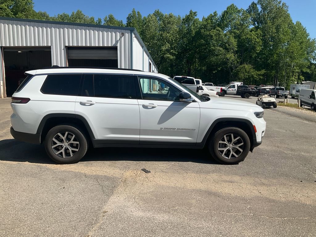 Used 2025 Jeep Grand Cherokee L Limited w/ Luxury Tech Group II image 4
