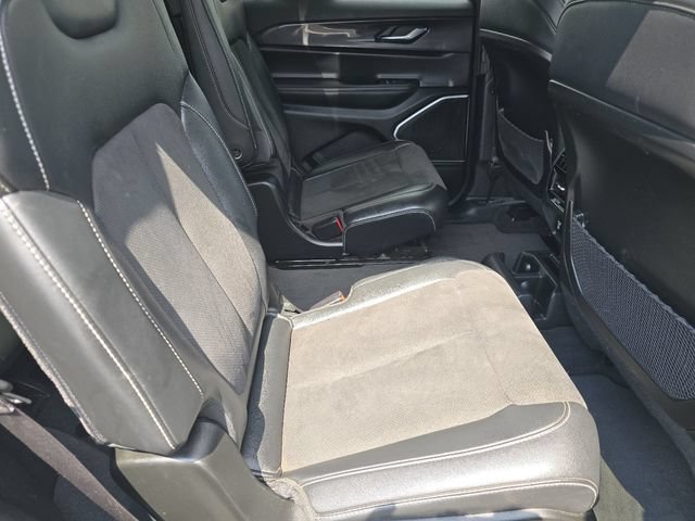 Used 2022 Jeep Grand Cherokee L Laredo AWD/4WD image 19