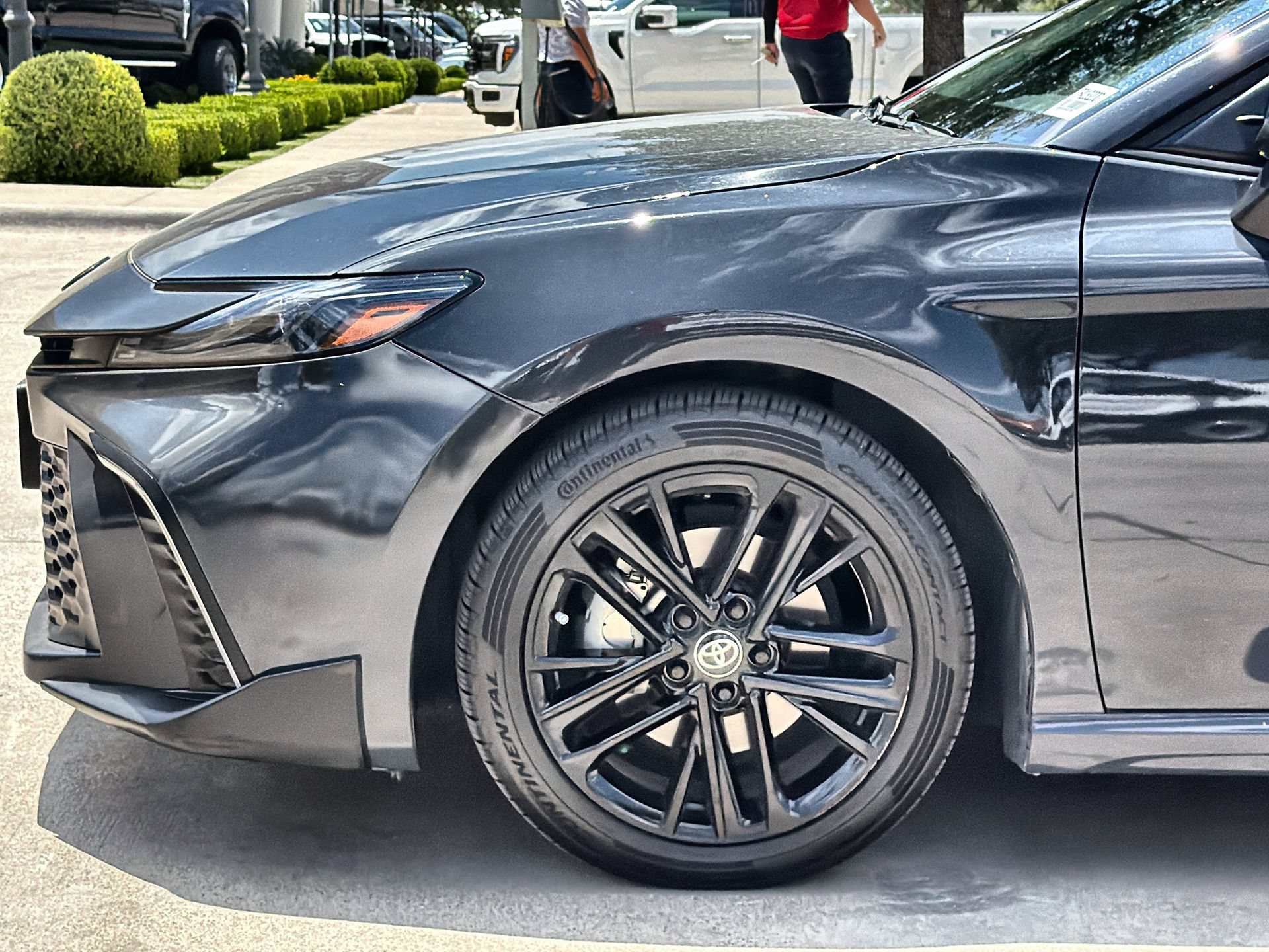 Used 2025 Toyota Camry SE FWD image 2