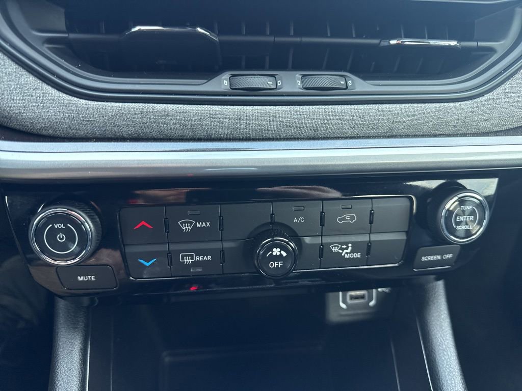 Used 2023 Jeep Compass Latitude image 20