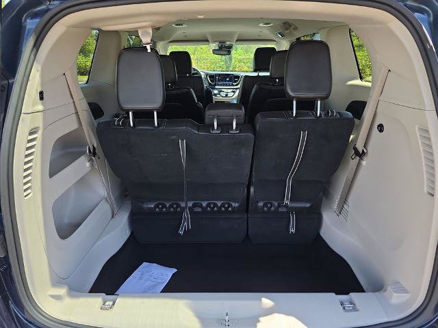 Used 2023 Chrysler Pacifica Touring-L FWD image 33
