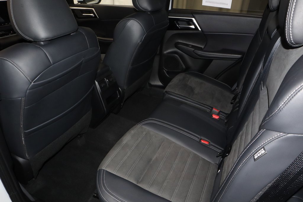 Used 2023 Mitsubishi Outlander SE image 21