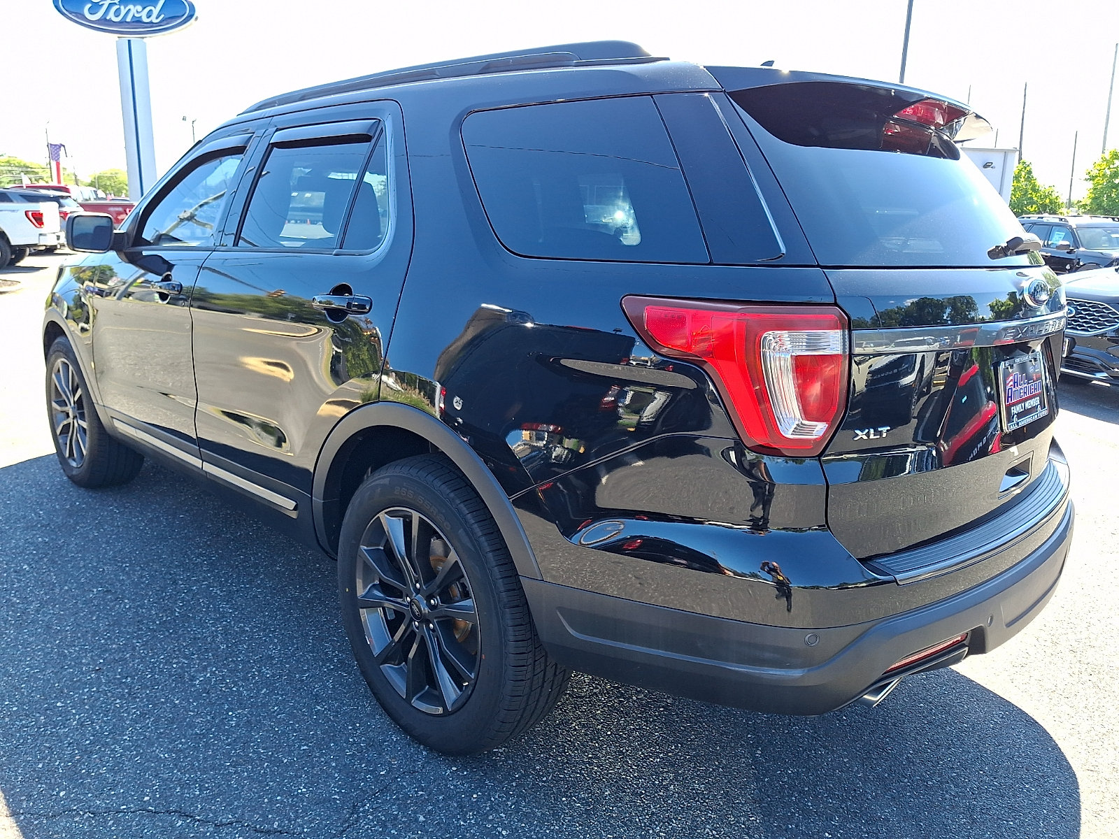 Certified 2019 Ford Explorer XLT w/ Equipment Group 202A AWD/4WD image 7