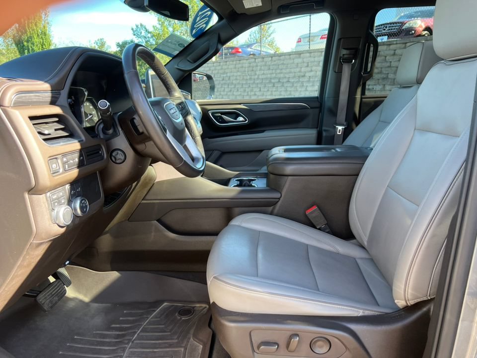 Used 2021 GMC Yukon XL SLT w/ SLT Premium Package AWD/4WD image 3
