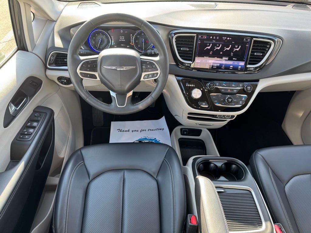 Used 2023 Chrysler Pacifica Touring-L FWD image 24
