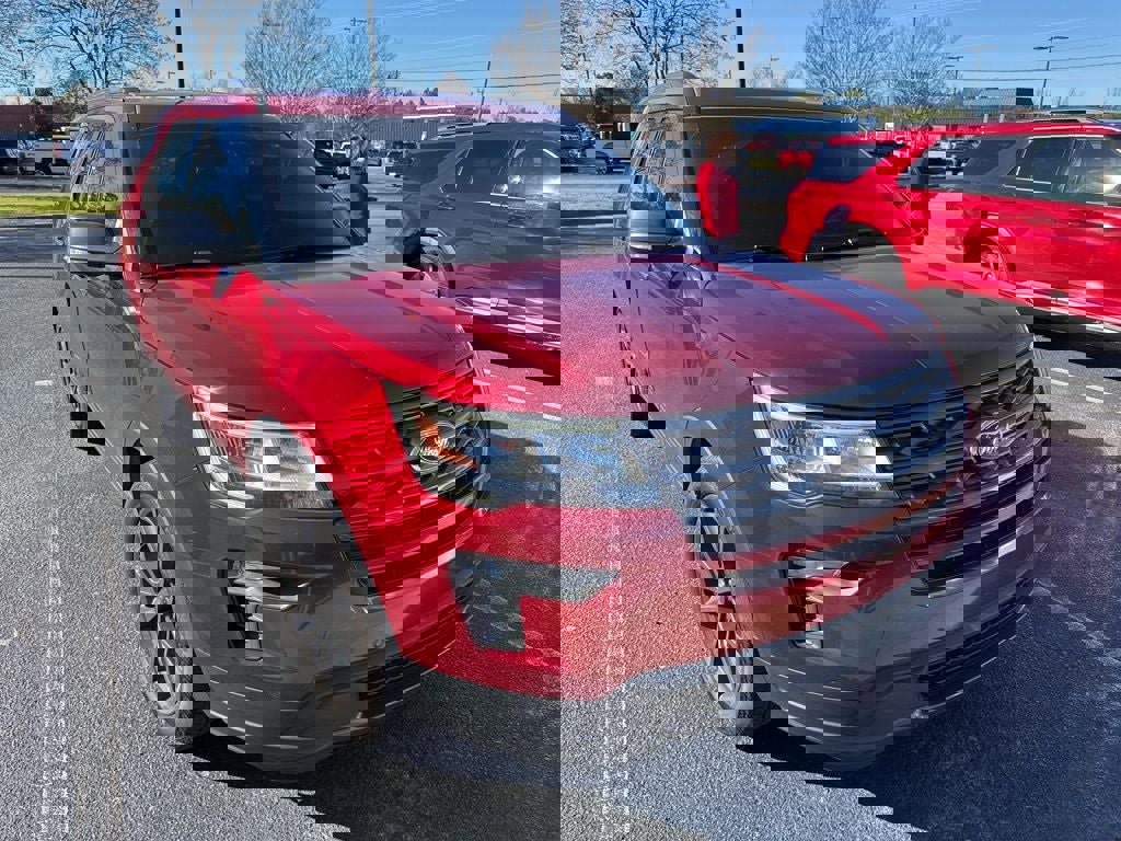 Certified 2018 Ford Explorer XLT w/ Equipment Group 202A image 2