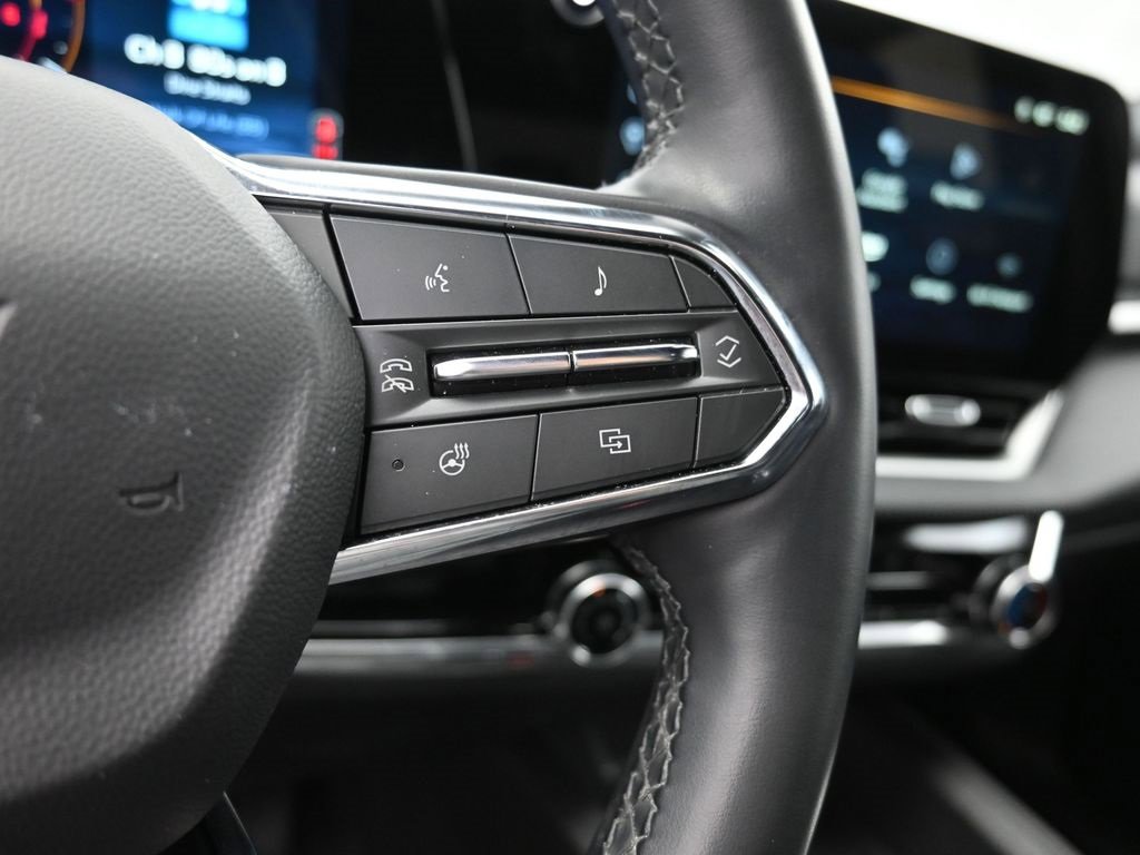 Used 2025 Chevrolet Equinox LT image 28