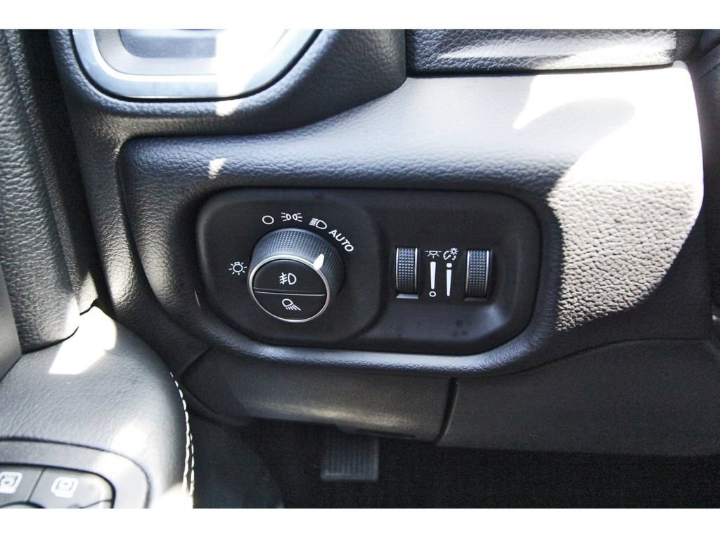 Used 2025 RAM 3500 Laramie AWD/4WD image 20