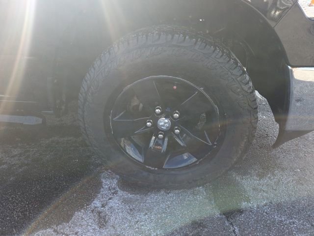 Used 2021 RAM 1500 Classic SLT image 7