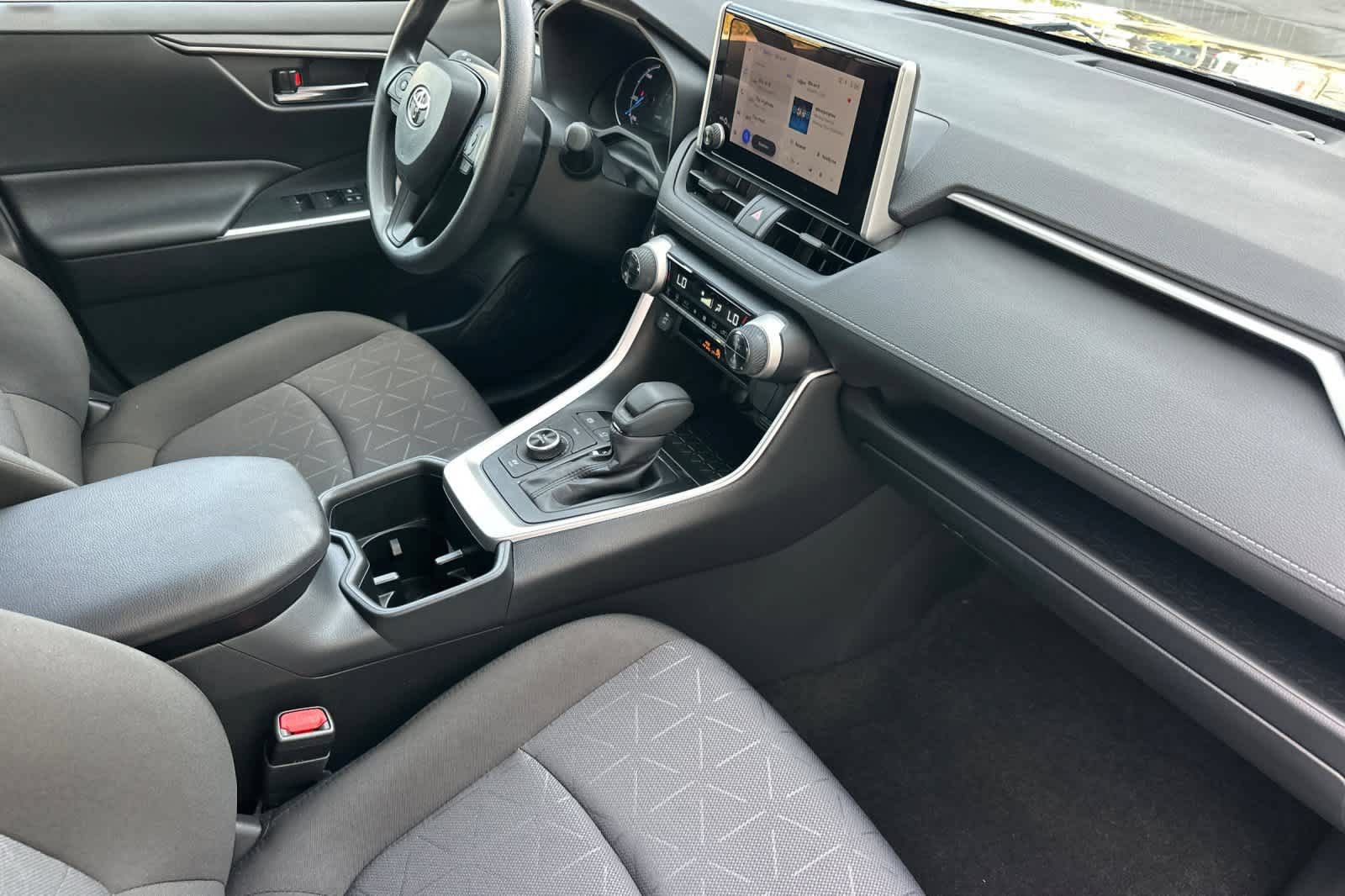 Used 2025 Toyota RAV4 XLE AWD/4WD image 17