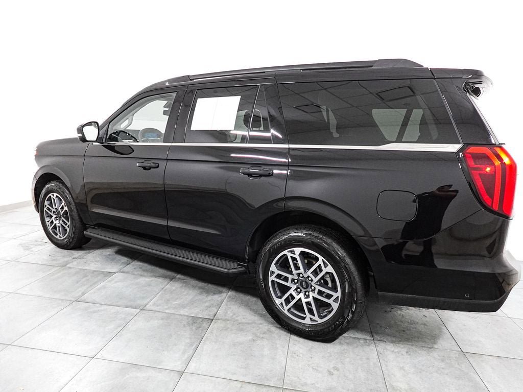 Certified 2025 Ford Expedition Active AWD/4WD image 4