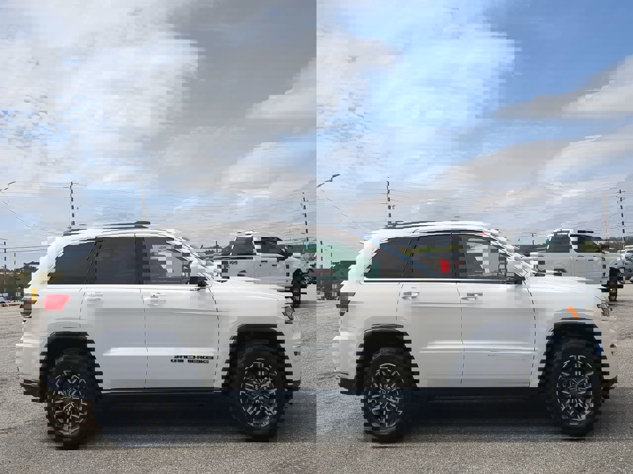 Used 2019 Jeep Grand Cherokee Laredo w/ Laredo X Package image 1