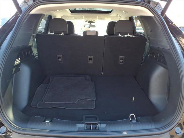 Certified 2022 Ford Escape SE w/ SE Sport Appearance Package image 28