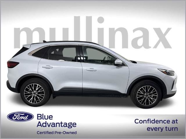 Certified 2025 Ford Escape SE w/ PHEV Premium Package image 2