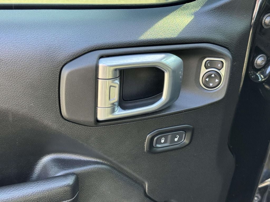 Used 2022 Jeep Wrangler Unlimited Sport AWD/4WD image 19
