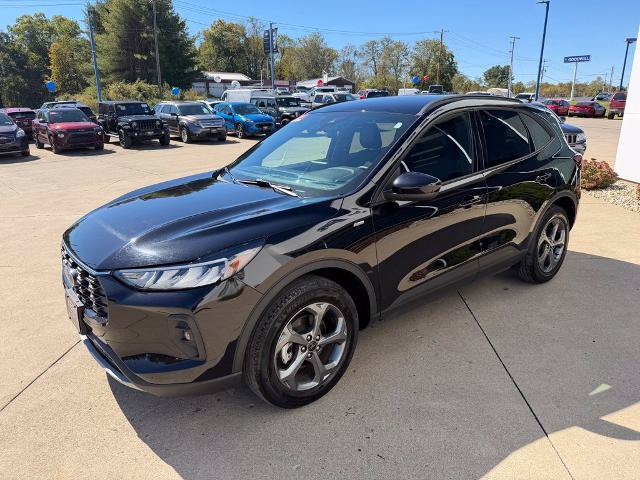 Certified 2025 Ford Escape ST-Line Select AWD/4WD image 3
