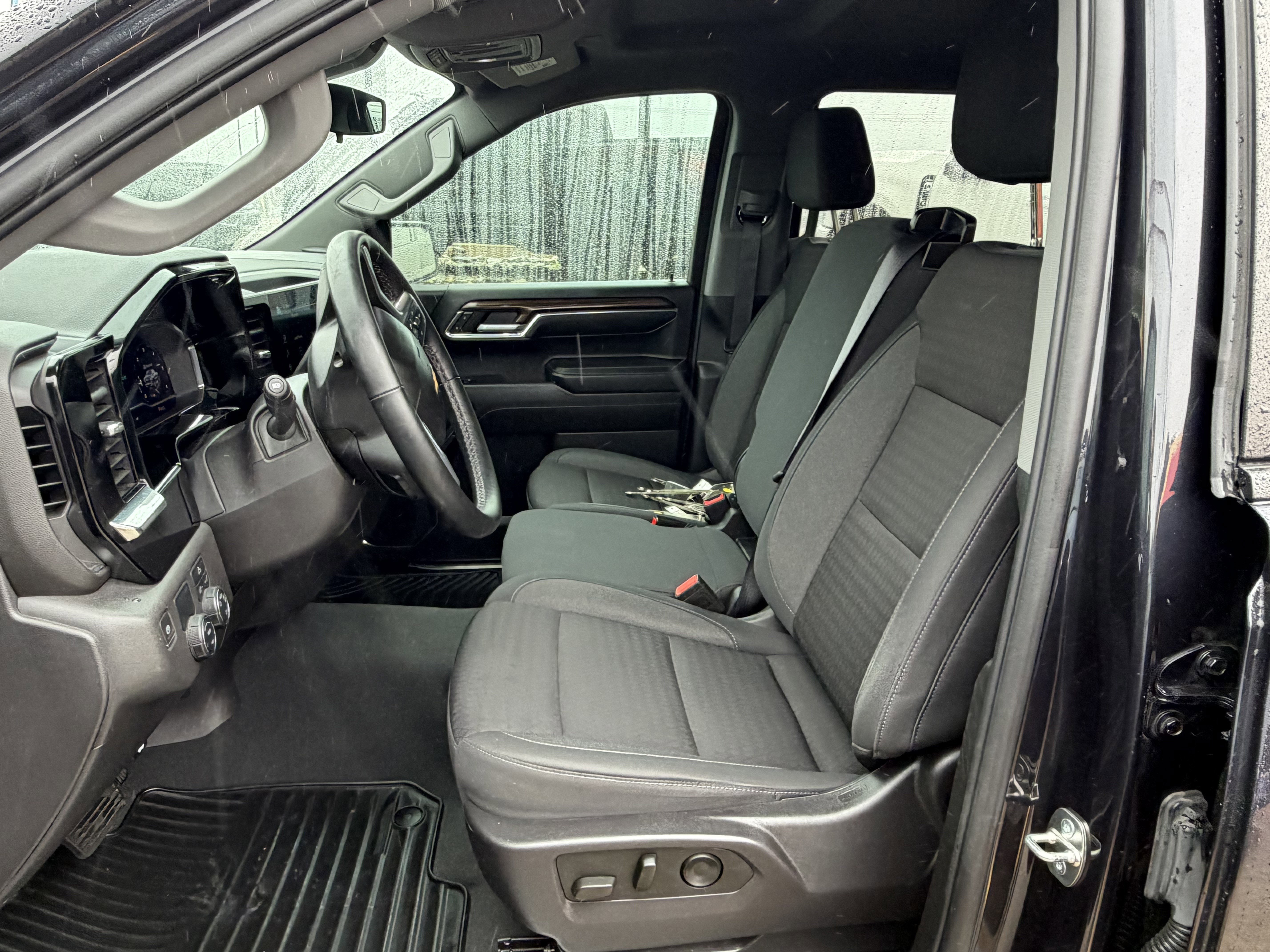 Used 2024 Chevrolet Silverado 1500 LT image 16