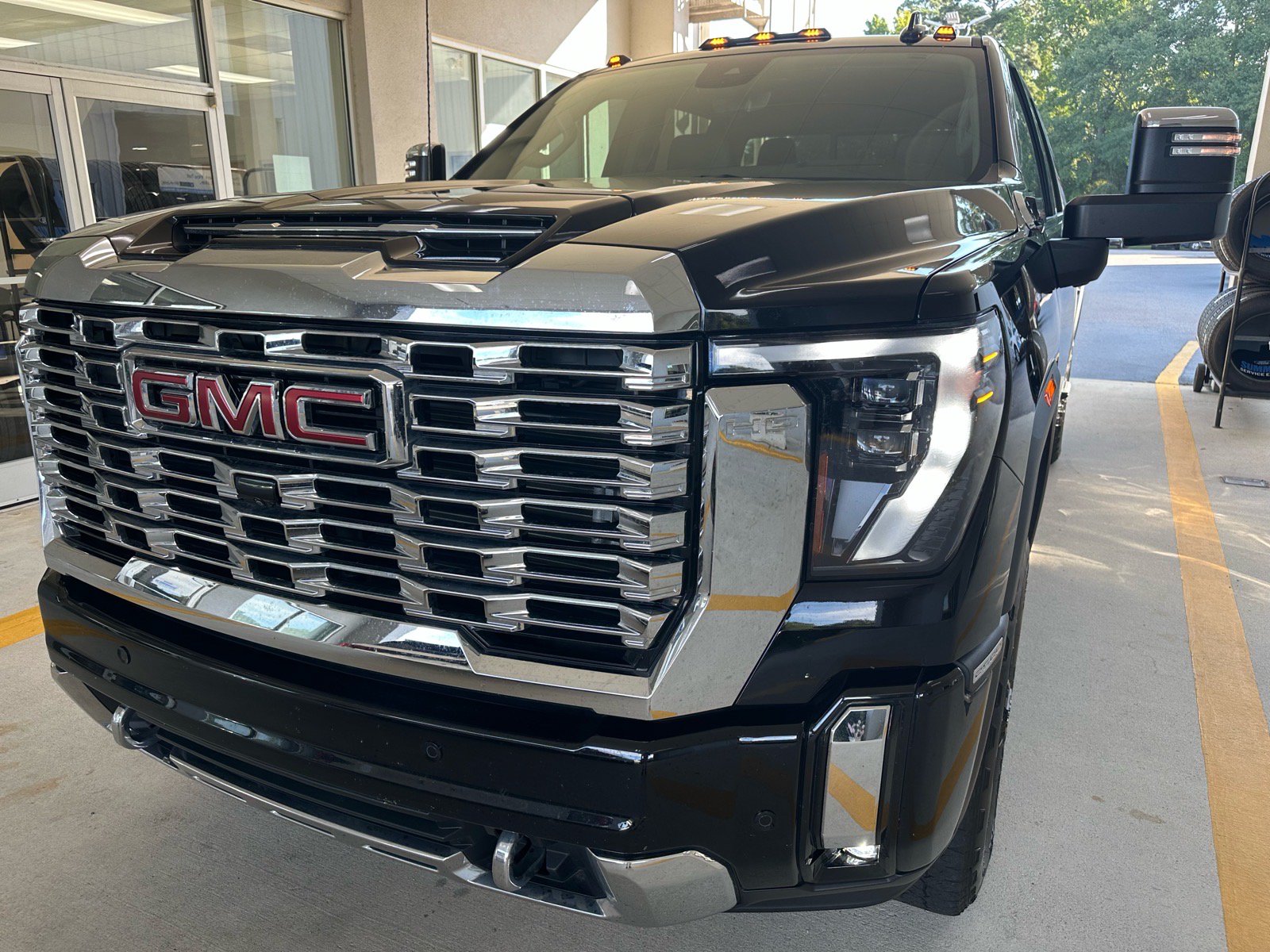 Used 2024 GMC Sierra 2500 Denali w/ Denali Reserve Package AWD/4WD image 2