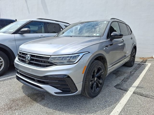 Used 2024 Volkswagen Tiguan SE R-Line AWD/4WD image 3