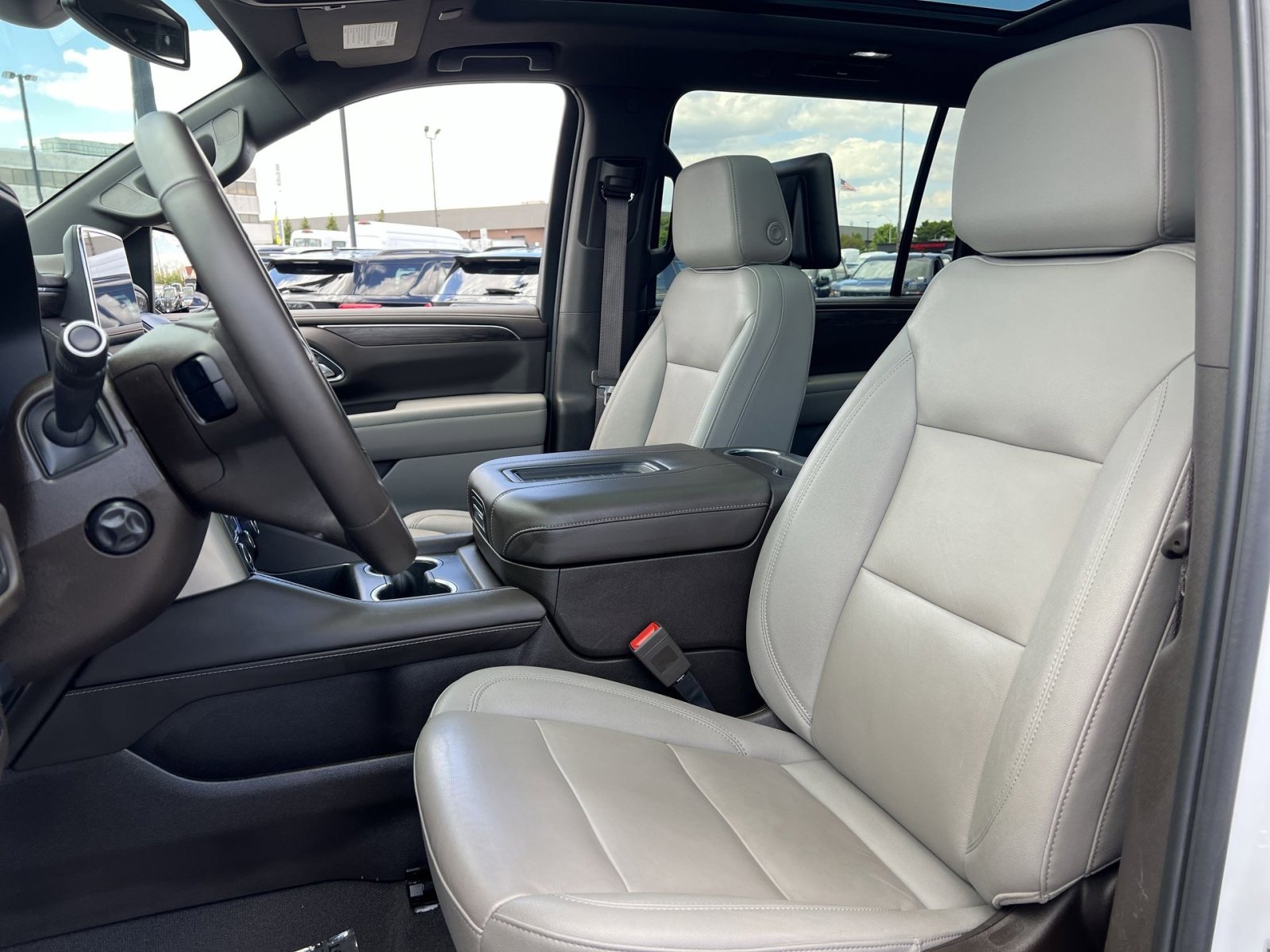 Used 2023 Chevrolet Suburban Z71 w/ Z71 Off-Road Package AWD/4WD image 21
