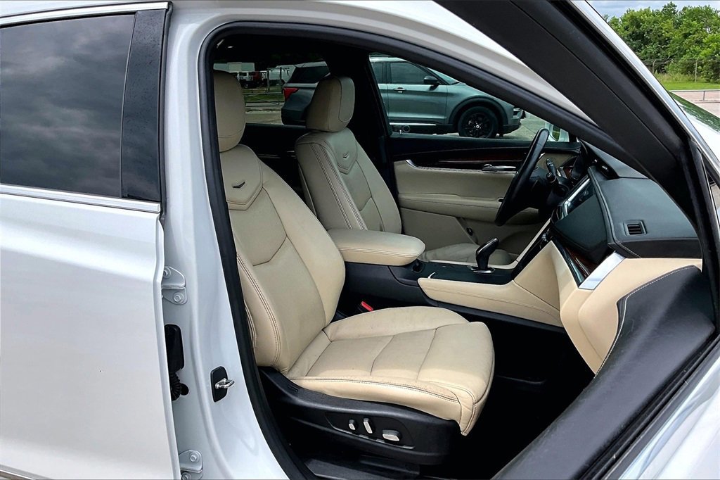 Used 2017 Cadillac XT5 Luxury w/ Driver Awareness Package image 30