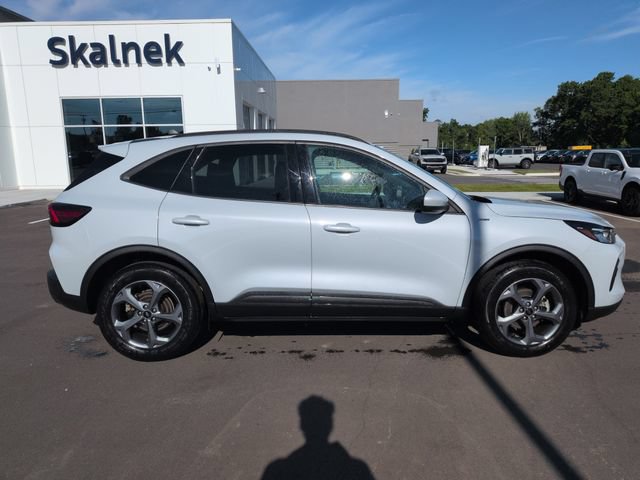 Certified 2025 Ford Escape ST-Line Select AWD/4WD image 8