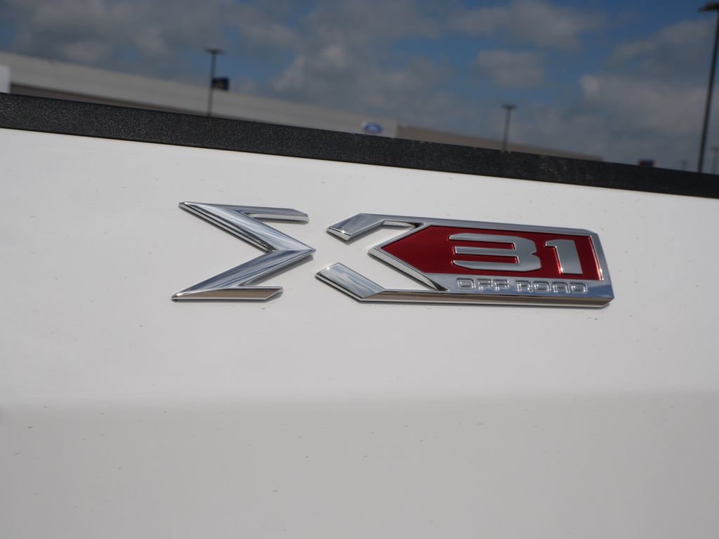 Used 2024 GMC Sierra 1500 SLT w/ SLT Convenience Package AWD/4WD image 7