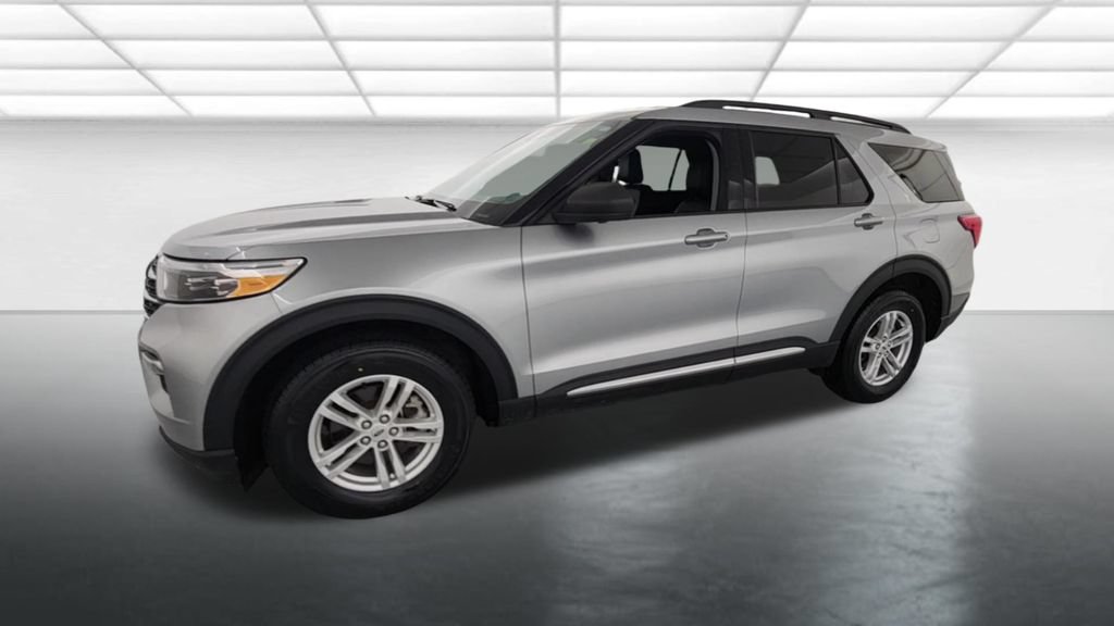 Certified 2024 Ford Explorer XLT w/ Equipment Group 202A AWD/4WD image 4