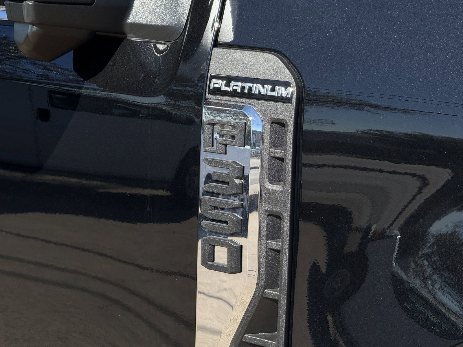 Certified 2025 Ford F350 Platinum w/ Platinum Plus Package image 8