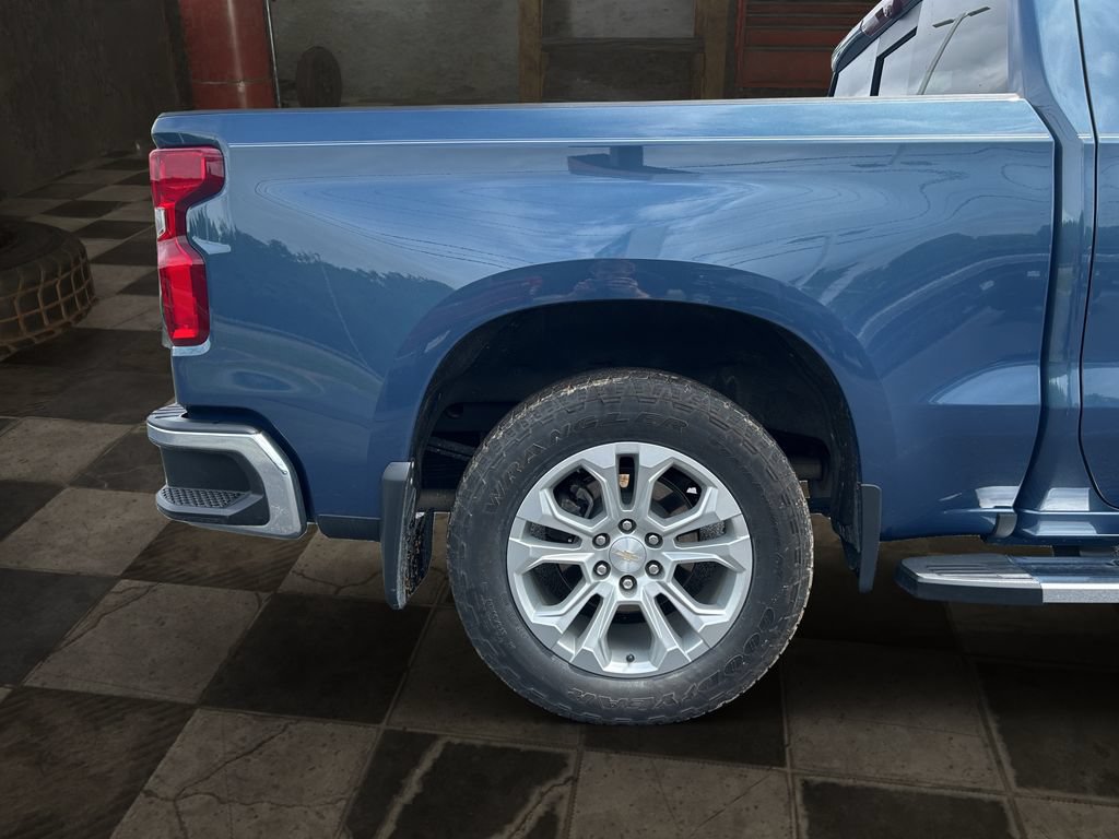 Used 2024 Chevrolet Silverado 1500 LTZ w/ Technology Package AWD/4WD image 8