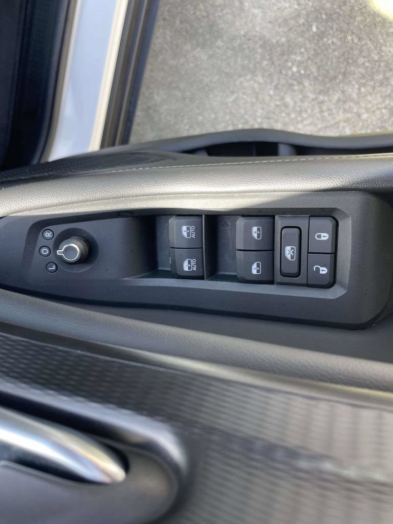 Used 2023 Jeep Grand Cherokee Altitude AWD/4WD image 16