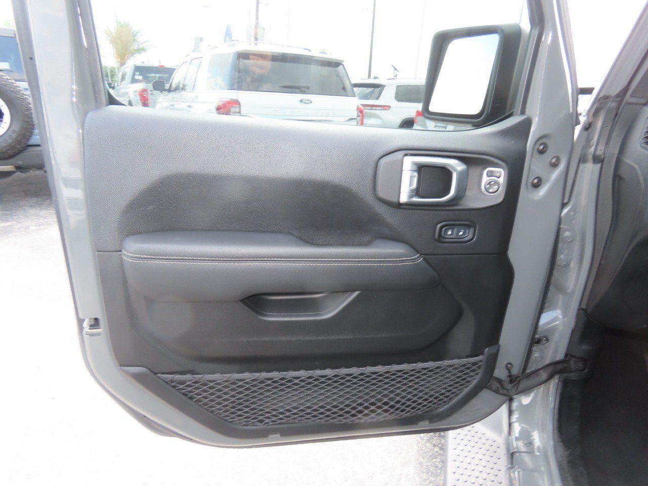 Used 2020 Jeep Wrangler Unlimited Sahara AWD/4WD image 24