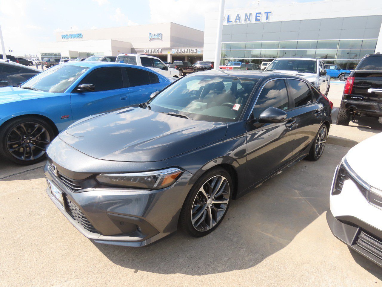 Used 2023 Honda Civic Touring image 2