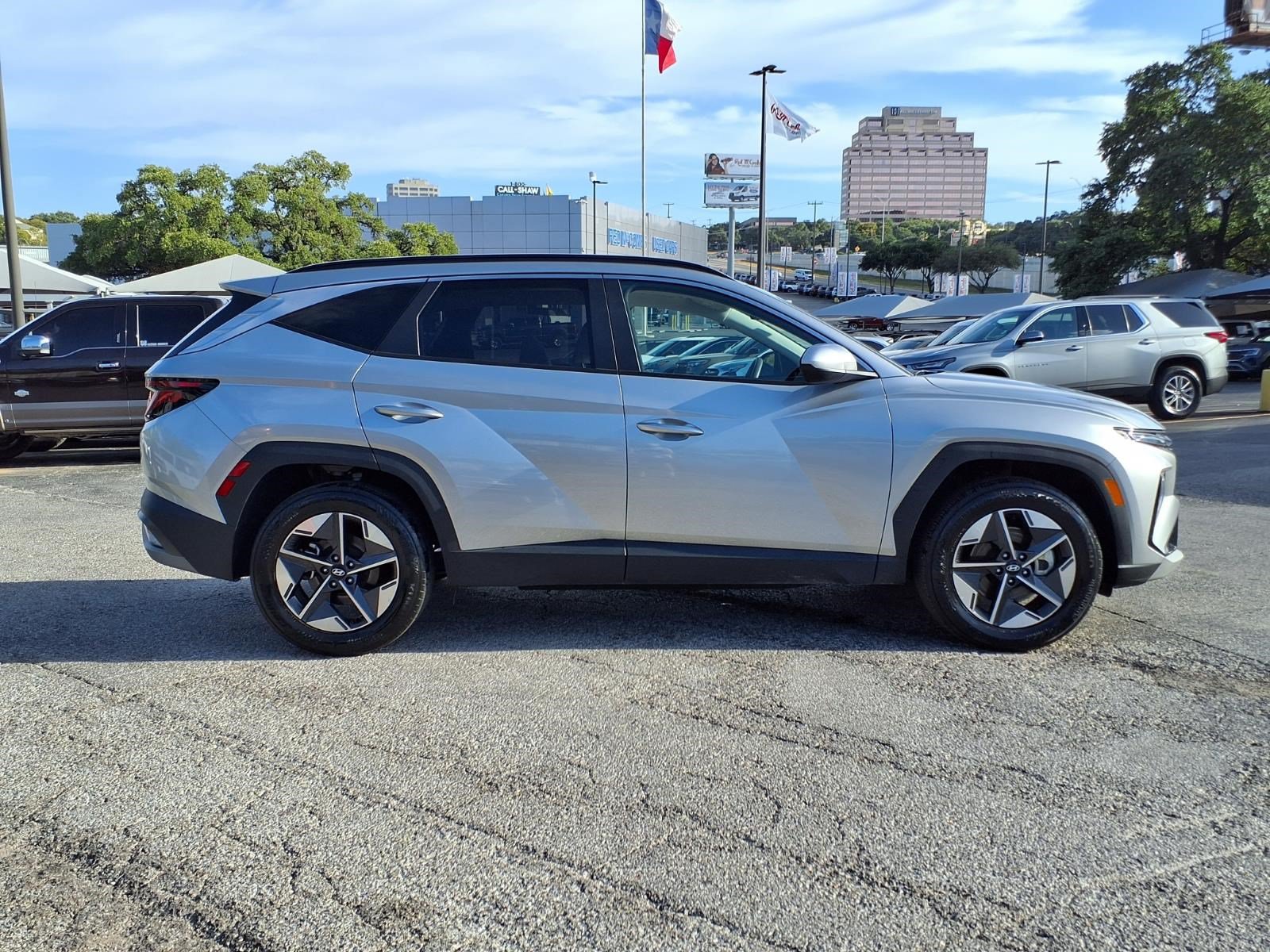 Used 2025 Hyundai Tucson SEL FWD image 4