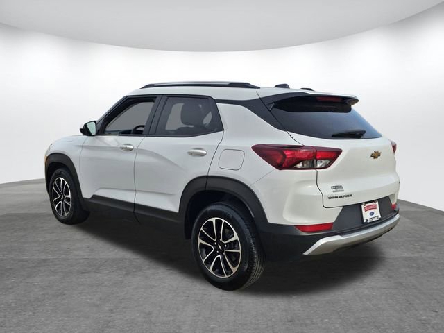 Used 2024 Chevrolet TrailBlazer LT image 2