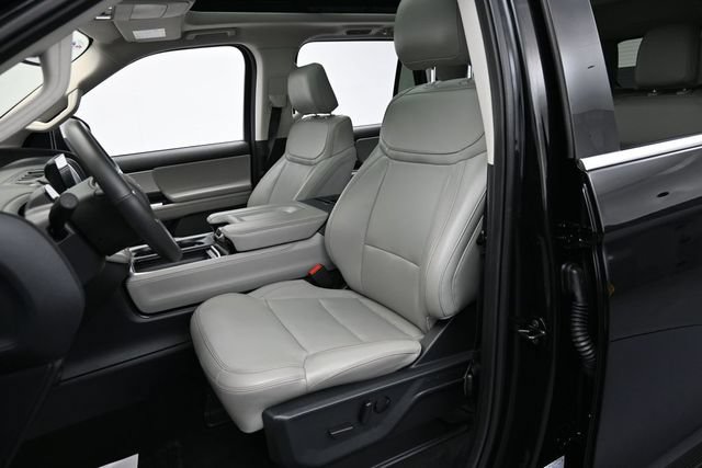 Certified 2025 Ford Expedition Active AWD/4WD image 11