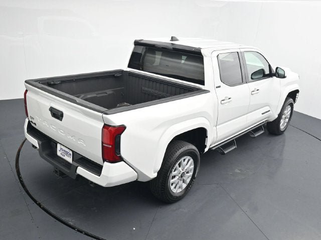 Used 2024 Toyota Tacoma SR5 AWD/4WD image 32