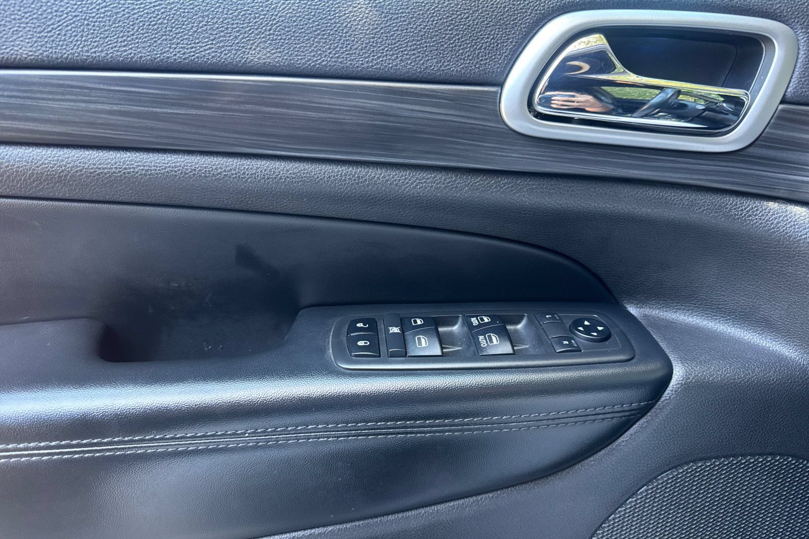 Used 2019 Jeep Grand Cherokee Altitude AWD/4WD image 10