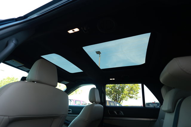 Certified 2018 Ford Explorer XLT w/ Equipment Group 202A AWD/4WD image 13